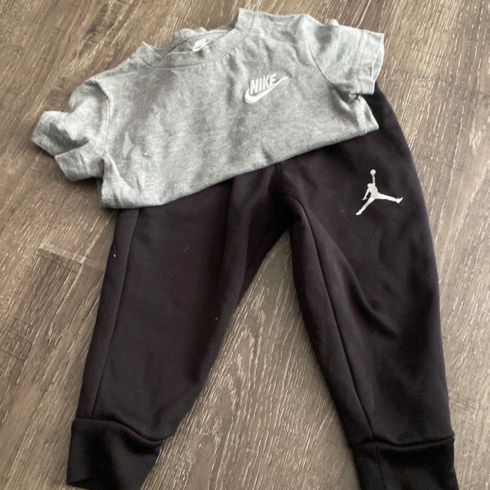 Nike T-short and Jordan Sweats Bundle